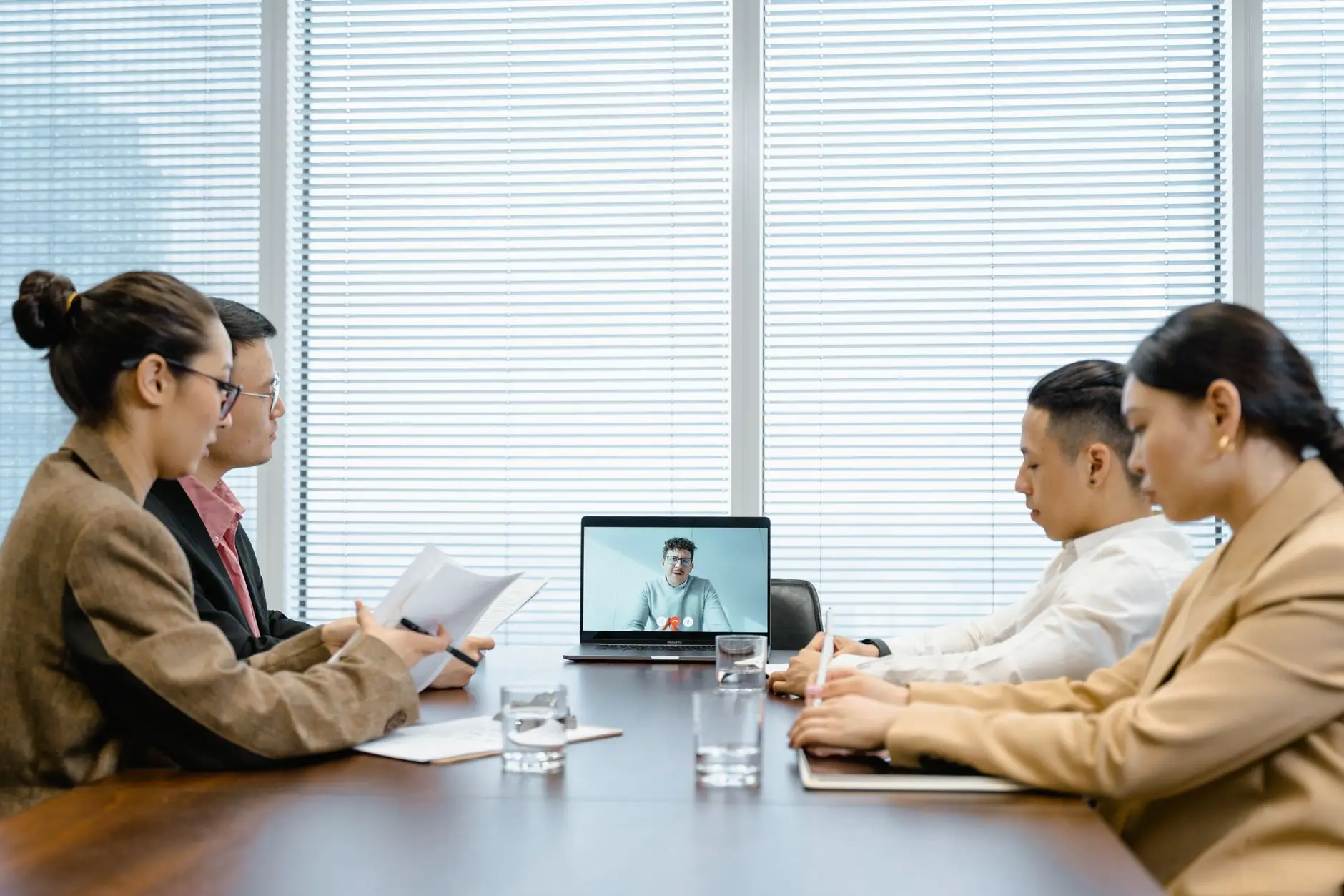 电子科技领域常用元件对比：选型要点与成本优化方案